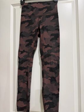 Lululemon Wunder Train High-Rise Leggings 25” inseam 
VGUC size 4